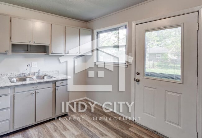 Building Photo - 7315 E 53rd St