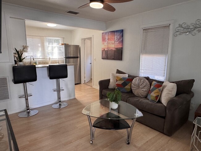 Building Photo - 2512 W Rio Vista Ave