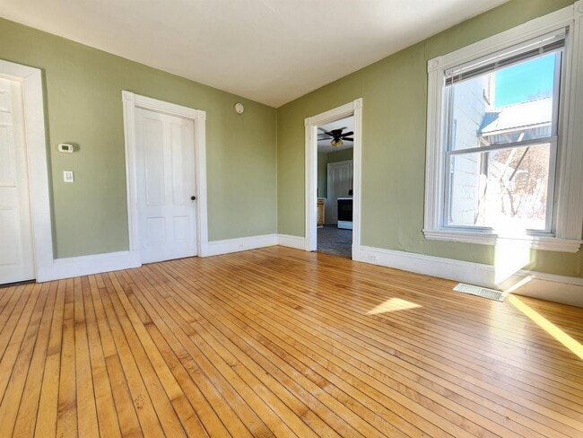 Building Photo - 72 Pier St