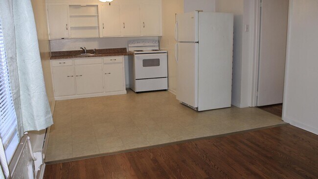 Foto del edificio - 112 E Main St