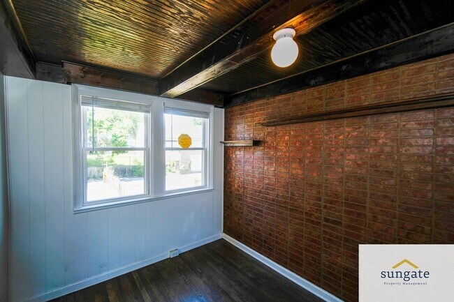 Foto del edificio - 217 W Edgevale Rd