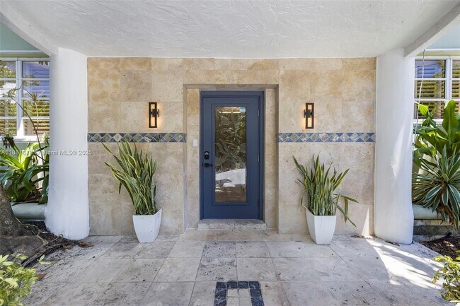 Foto del edificio - 3180 N Bay Rd