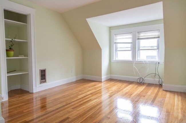 Building Photo - 19-21 Woodbridge St