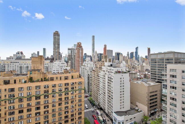 Building Photo - 200 E 69th St