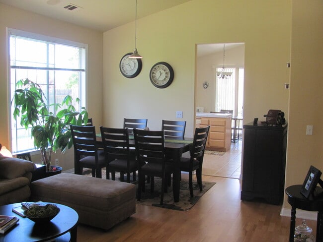 Building Photo - Single level Home in the Orcutt Neighborhood