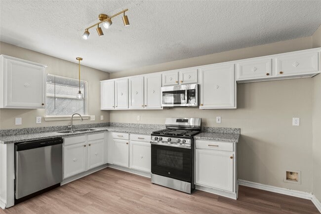 Building Photo - 7134 Prairie Village Dr