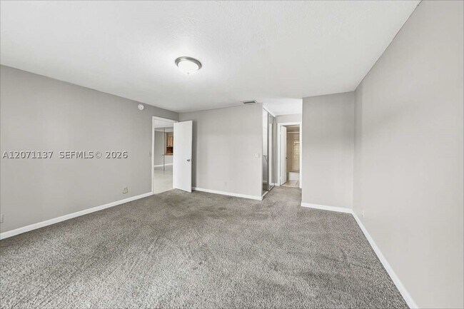 Foto del edificio - 381 Deer Creek Wildwood Ln E