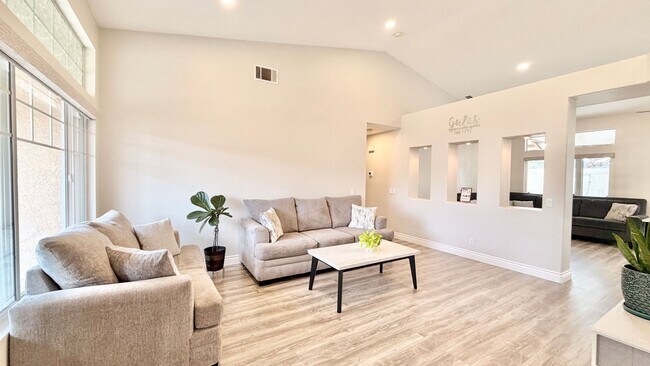 Foto del edificio - Lovely Single-Story Home in the Friendly and Desirable Lake Rancho Viejo Community of Fallbrook!