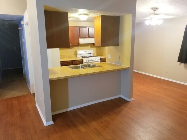 Foto del edificio - 4705 Midridge Dr