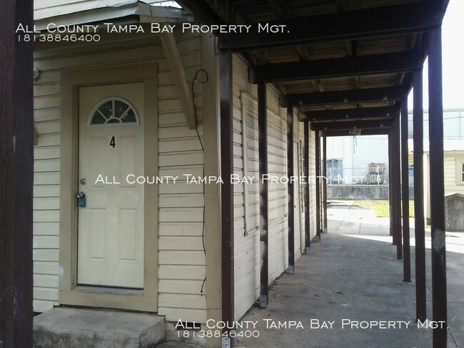 Building Photo - Quaint Studio Apartment on the first floor
