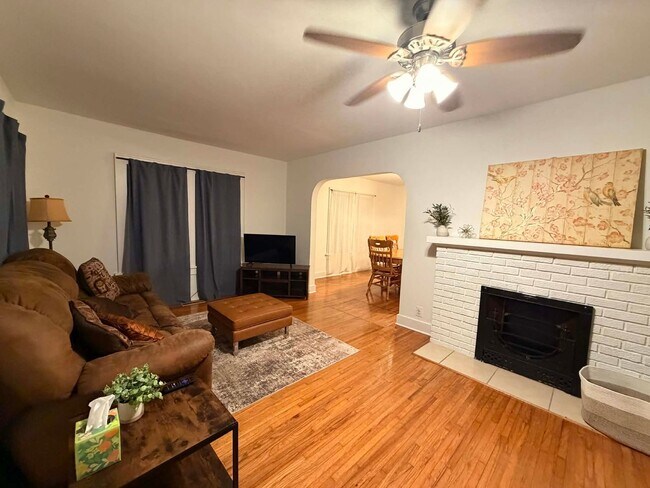 Building Photo - COMING SOON: 2 Bedroom Fully Furnished Short-Term Rental – Joplin, MO