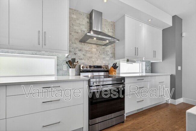 Photo du bâtiment - 1-3859 Carrall Rd