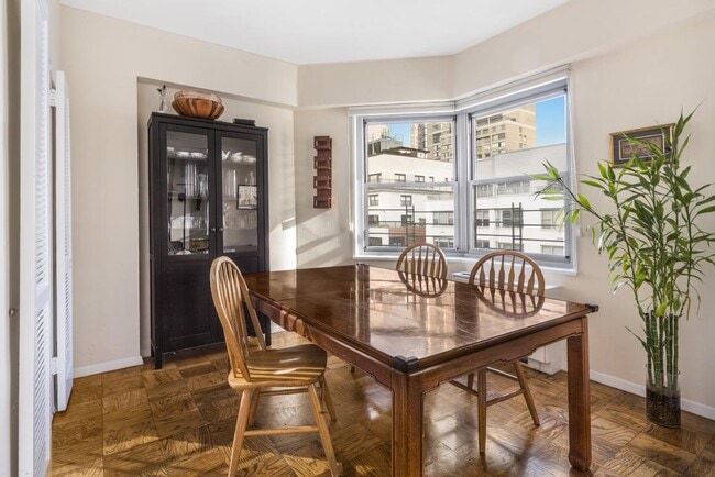 Building Photo - 250 East 63rd Street