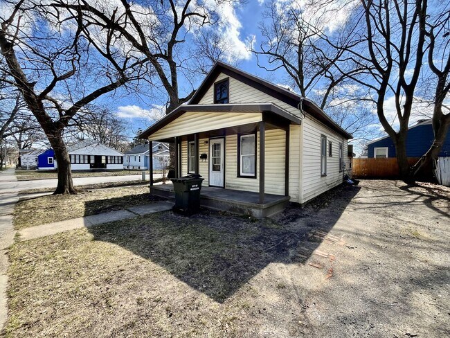Building Photo - Two Bedroom Home in Muskegon