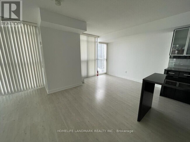 Building Photo - 19-1219 Singer Ct