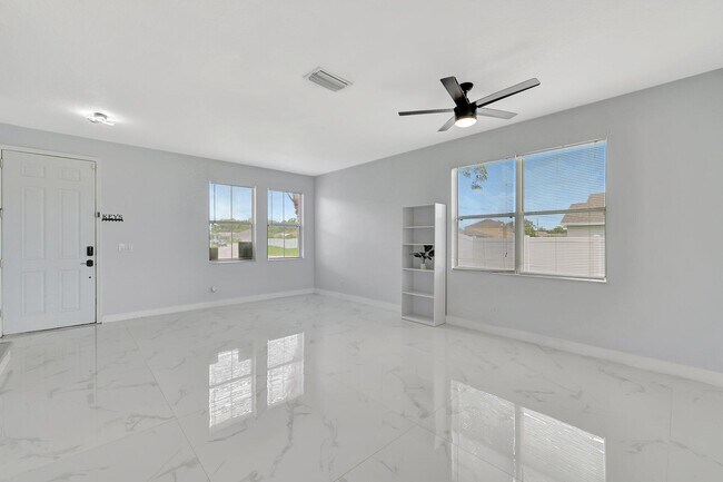 Foto del edificio - 6509 NW Omega Rd