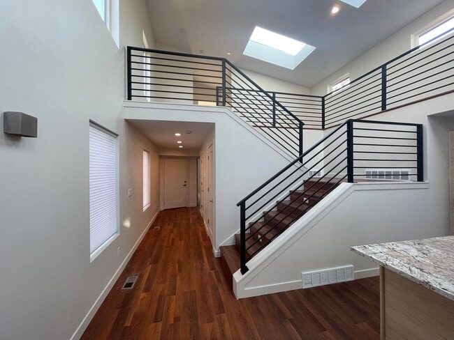 Building Photo - Welcome to this stylish and modern 2-bedro...