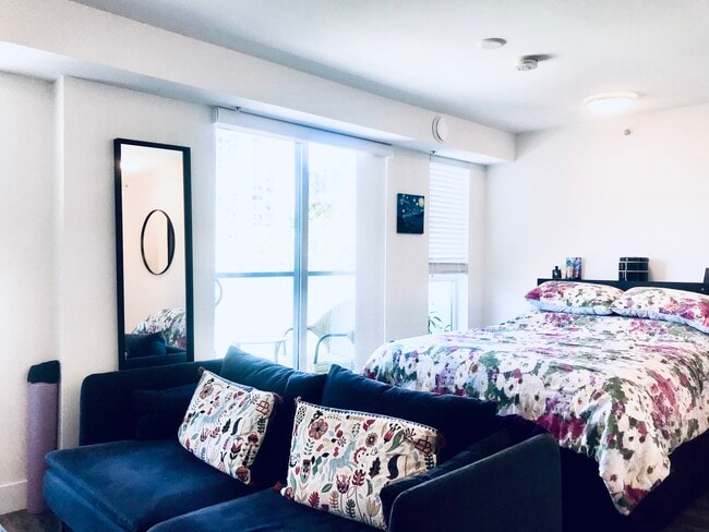 Building Photo - 2 Bedroom 1 Bath in Kies Place