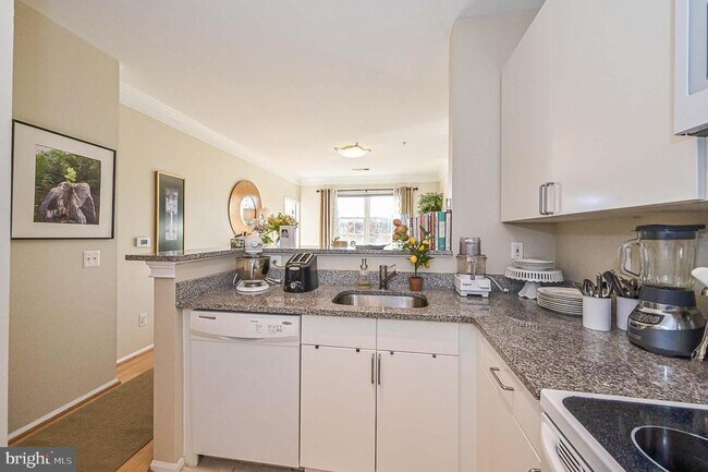 Foto del edificio - 1570 Spring Gate Dr.