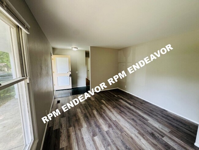 Foto del edificio - Spacious 4BD Home with Modern Upgrades & H...