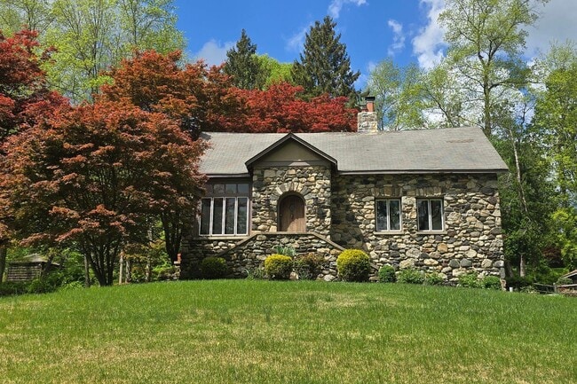 Building Photo - 85 Washington Rd
