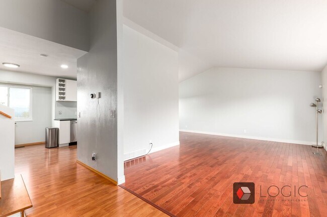 Foto del edificio - Stunning Home In Excellent Sandy Location!