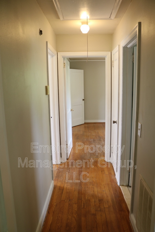 Building Photo - 1516 Summerland Dr