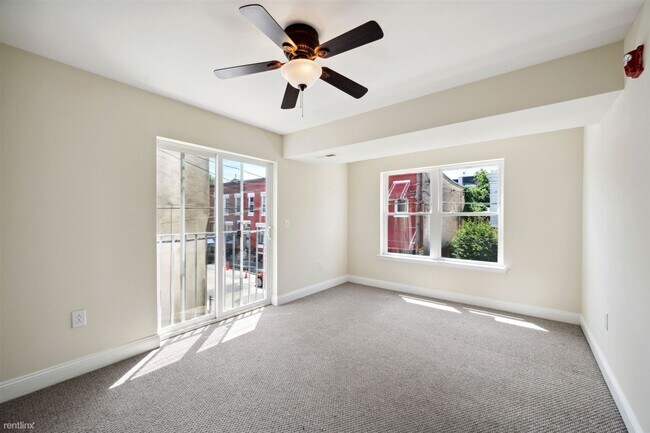 Foto del edificio - 4 br, 4 bath Triplex - 2129 N 17TH ST Unit...