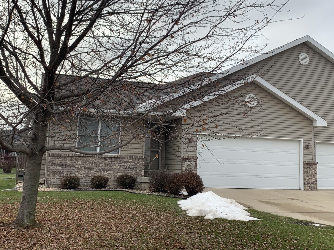 261 Alpine Pky Unit 261, Oregon, WI 53575 Condo for Rent in Oregon