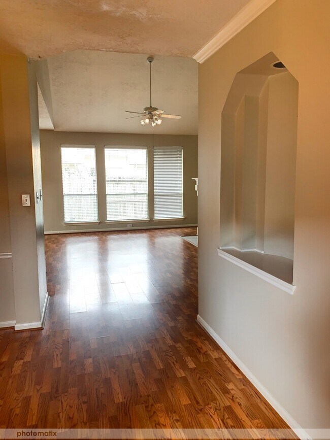 Building Photo - 202 Windrift Ct