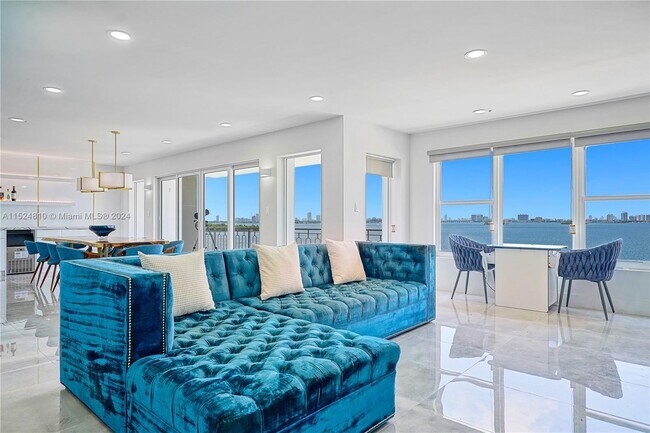 Building Photo - 11111 Biscayne Blvd