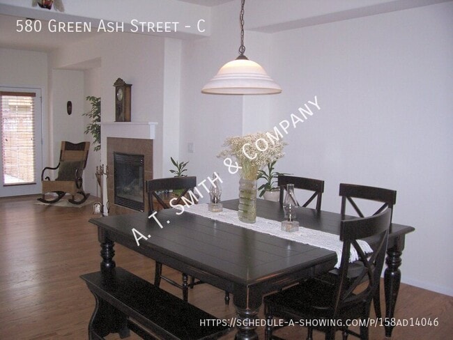 Building Photo - 580 Green Ash St