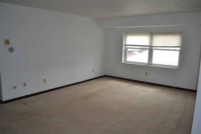 Building Photo - 700 Carl Ave