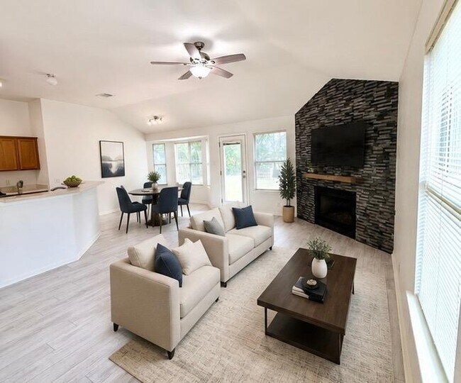 Building Photo - 206 Sunshadow Dr