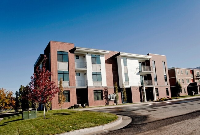 Building Photo - 105 W 100 S