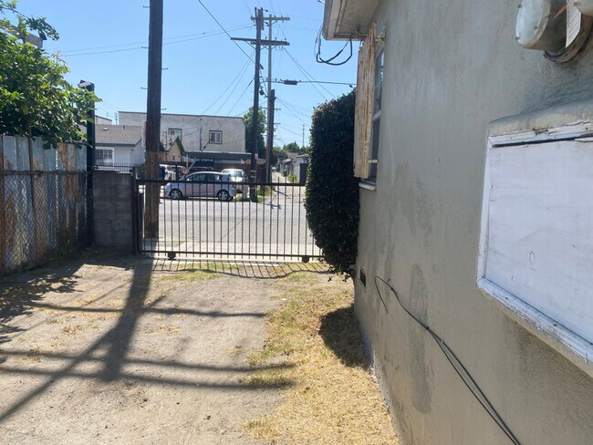Foto del edificio - 4364 Ascot Ave