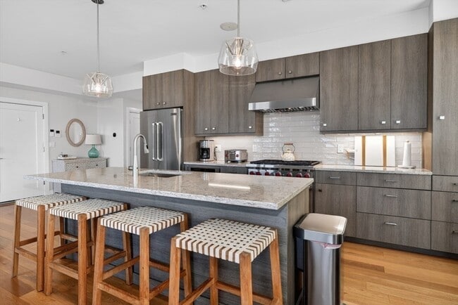 Building Photo - 530 Dorchester Ave