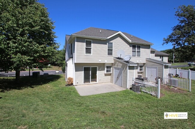 Building Photo - 760 Camelot Ln