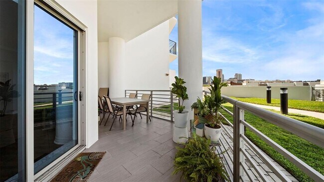 Foto del edificio - 1209 E Cumberland Ave