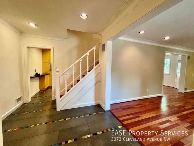 Foto del edificio - 3073 Cleveland Ave NW