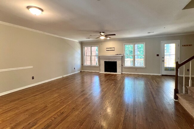 Foto del edificio - 533 Salem Woods Dr SE