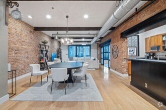 Building Photo - 610 Clinton St