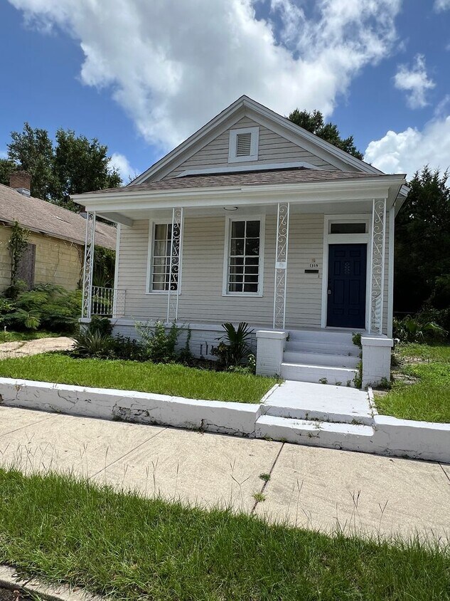 Primary Photo - Half Off First Month's Rent