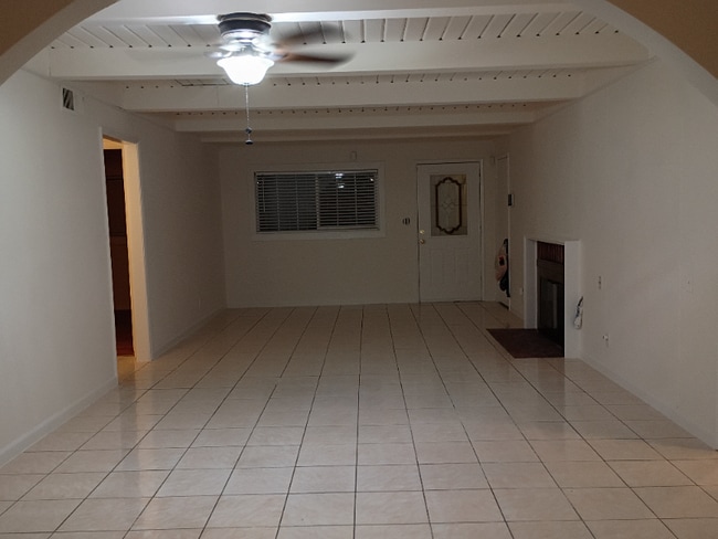 Foto del edificio - 5605 Layton Dr