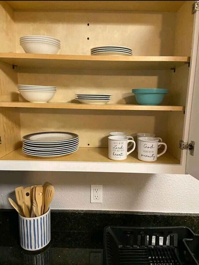 Foto del edificio - One Bedroom One Bath Apartment