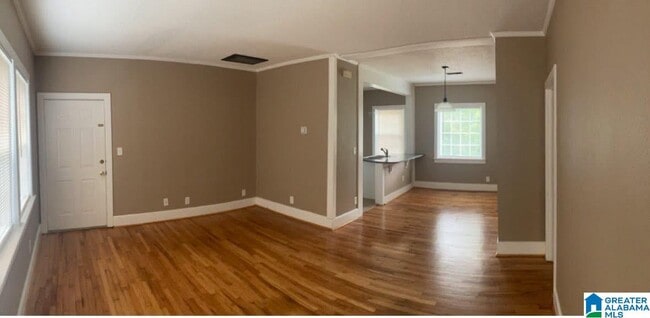 Foto del edificio - 303 S Broadway Ave