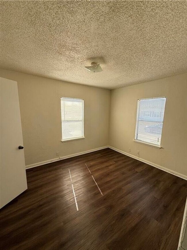 Foto del edificio - Cozy newly renovated corner lot 3 bedroom ...