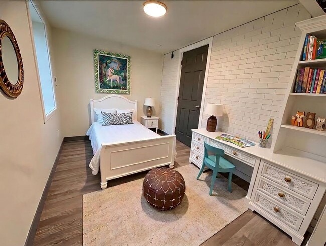 Building Photo - 202 S Lawrence St