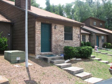 Foto del edificio - Spacious Two Bedroom, One Bath Town Home-C...
