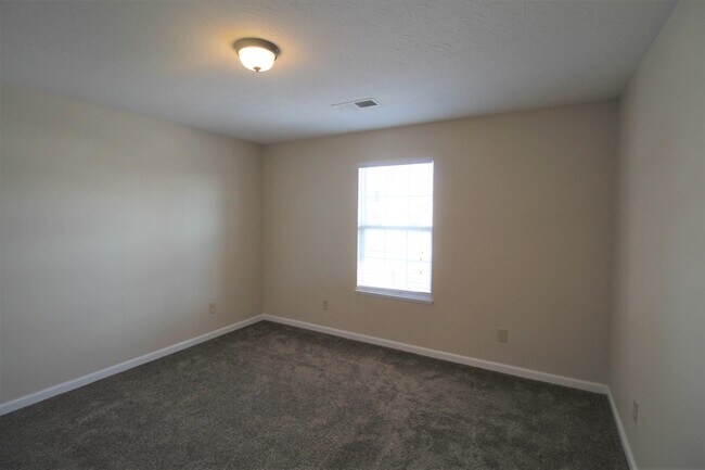 Building Photo - 215 Homestead Dr